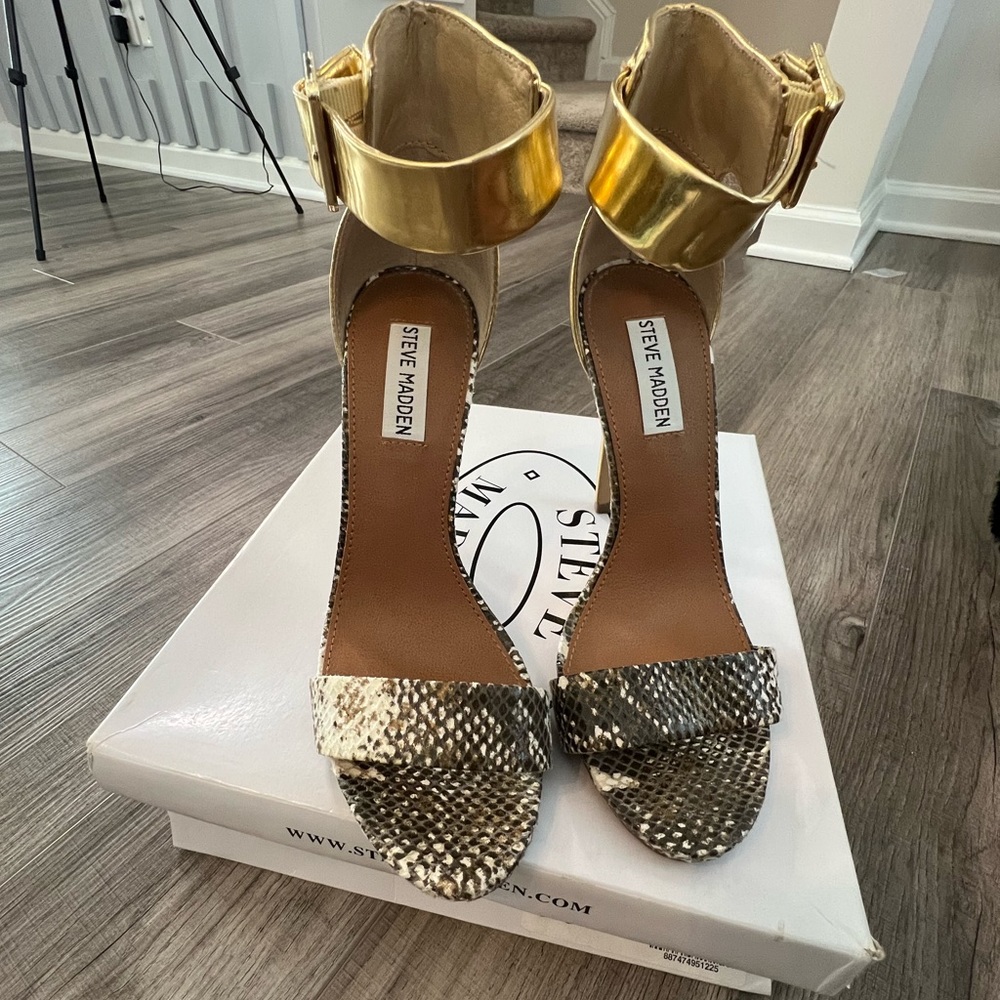 Steve Madden heel
